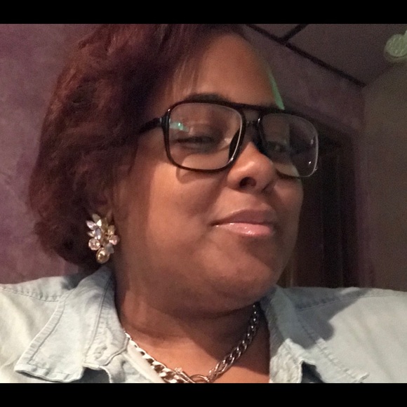 Meet your Posher, Trisha - Picture 1 of 1